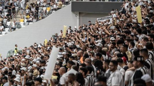 Atlético enfrenta o Coritiba na Arena MRV