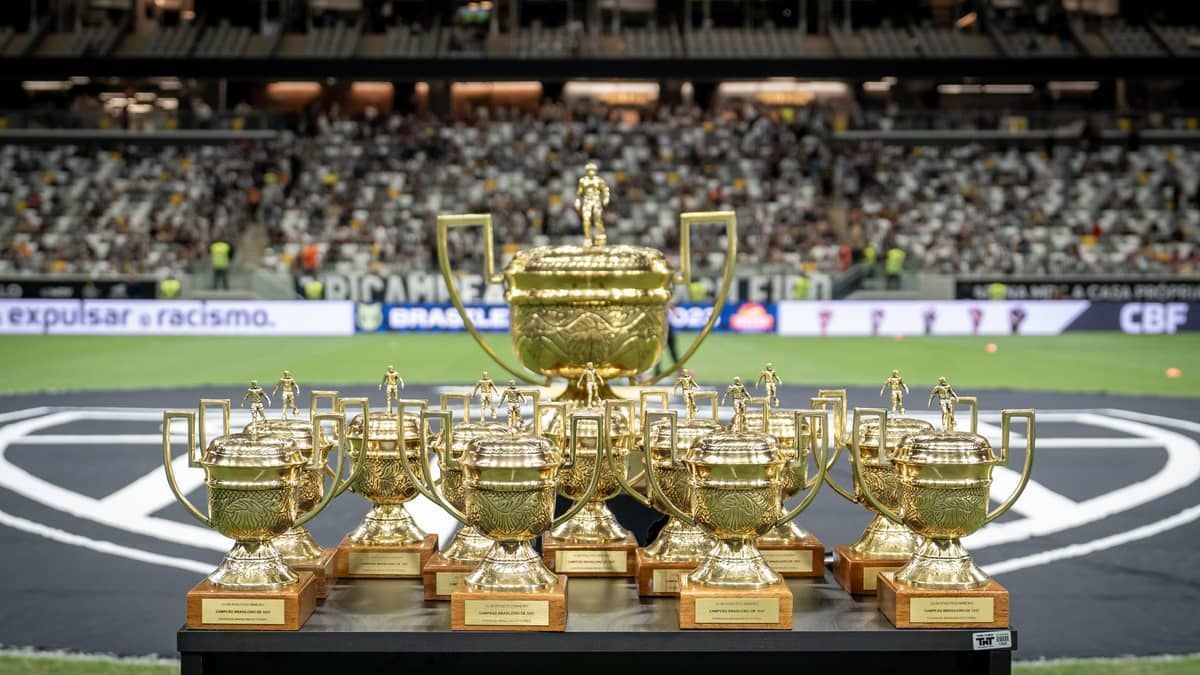 Atlético faz nova homenagem para familiares dos campeões brasileiros de 1937
