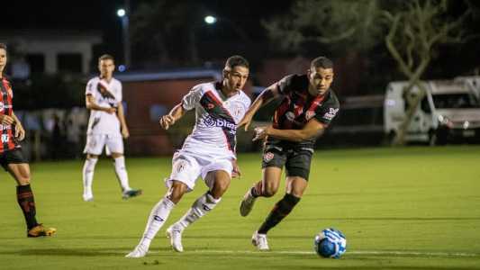 Atlético-GO bateu o Vitória no Barradão
