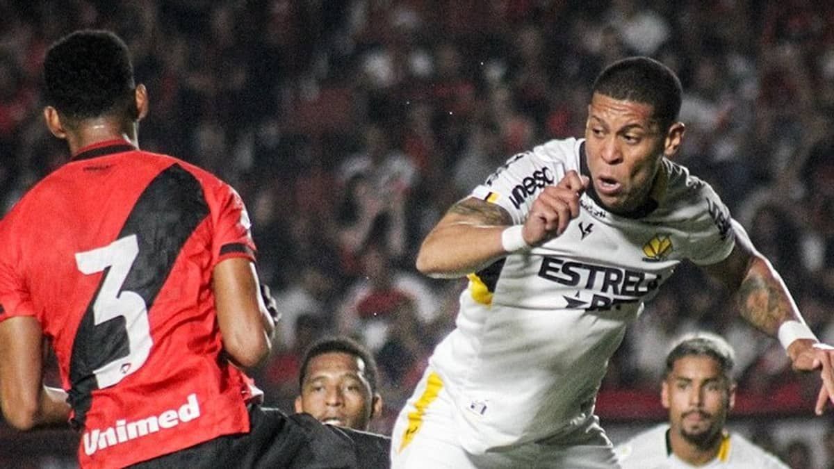 Atlético-GO vence Criciúma em confronto direto e cola no G4 da Série B