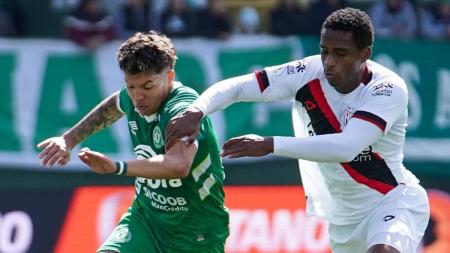 Atlético-GO marca no fim e garante vitória