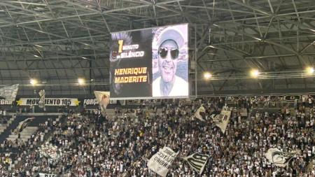 Homenagem no telão da Arena MRV ao influenciador