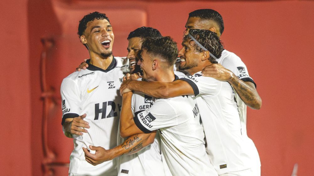 Hulk tem noite histórica, Atlético vence Itabirito por 7 a 2 e vai às semis do Mineiro