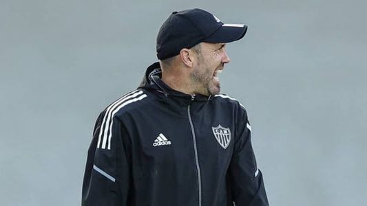 Atlético mantém Eduardo Coudet no comando da equipe