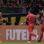 Ex-atacante do Cruzeiro fatura alto em vitória do Libertad sobre o Atlético 