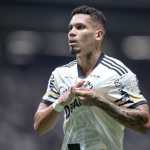 Atlético repudia intolerância religiosa sofrida por Paulinho após jogo da Seleção