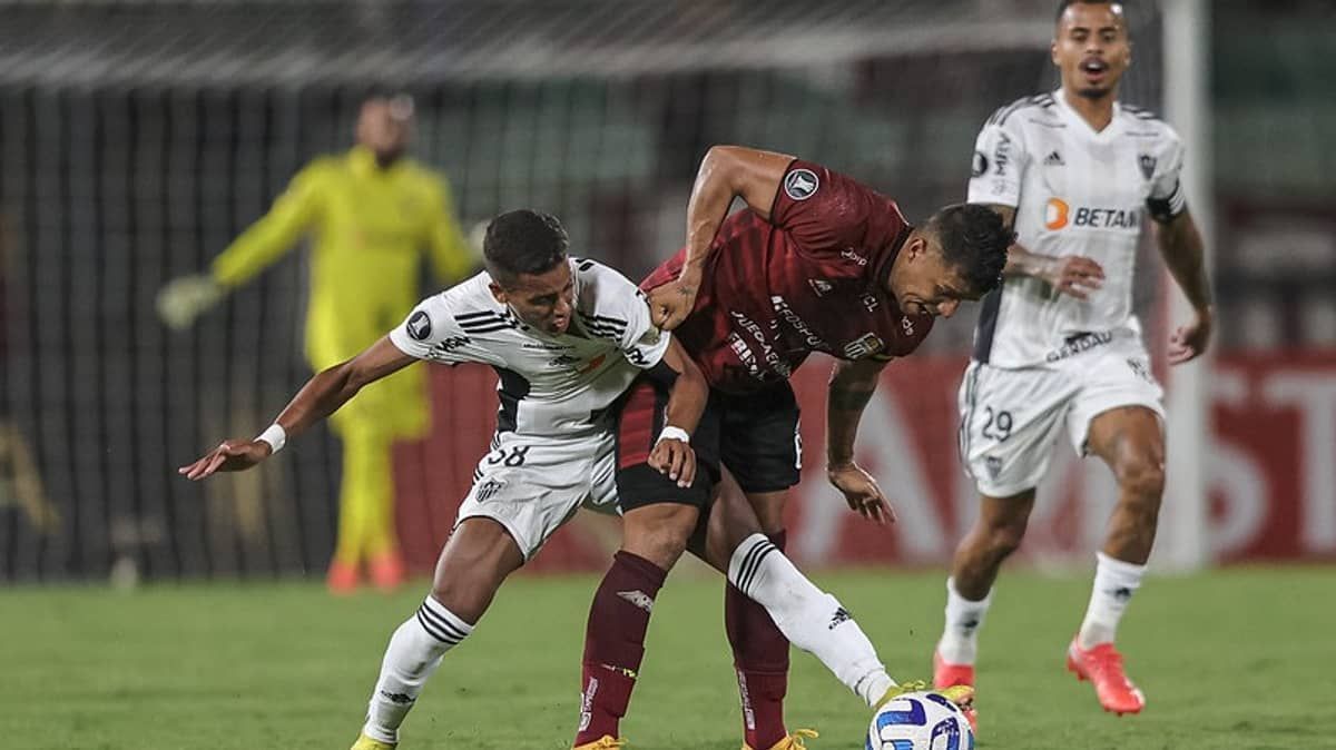 Atlético sente falta de Hulk, joga mal, e empata com o Carabobo na estreia da Libertadores