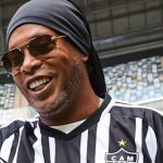 Atlético negocia dívida da gestão Kalil para ter Ronaldinho em jogo das estrelas