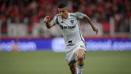 Atlético tenta vencer o Botafogo, líder do Brasileirão