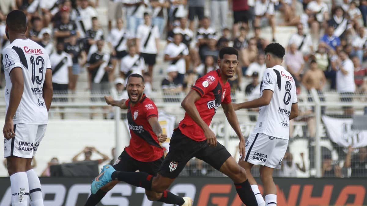 Atlético-GO vence a Ponte Preta em Campinas e assume a vice-liderança da Série B