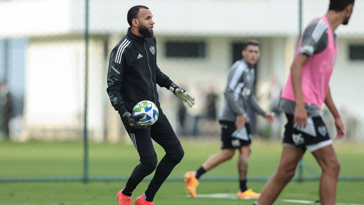 Atlético tem desfalque na lateral para enfrentar o Santos no Brasileirão: veja relacionados