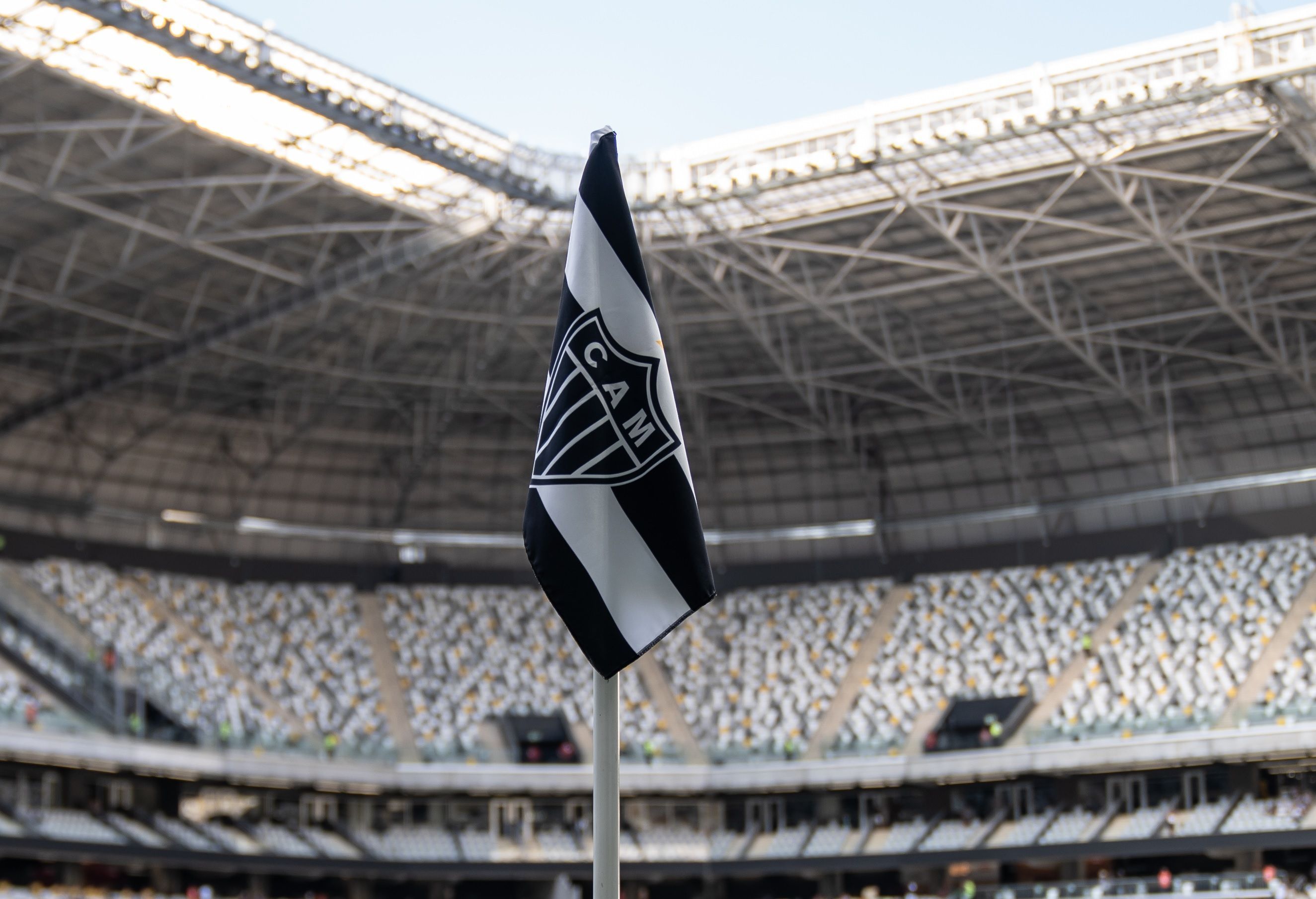Atlético repudia ato de organizada no CT, defende jogador e pede união
