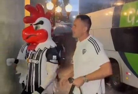 Veja como foi a chegada do Atlético a Tiradentes para duelo com Athletic