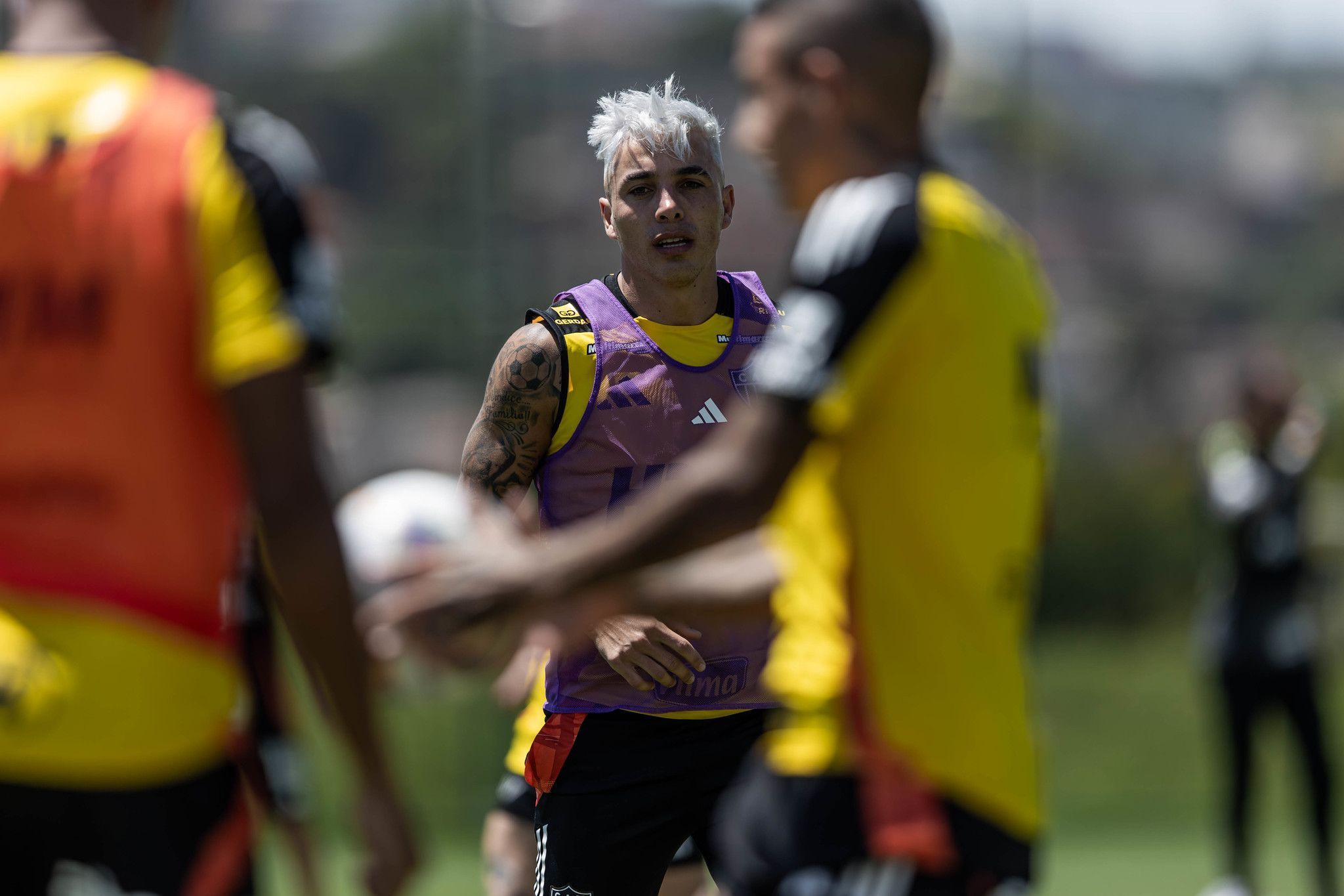 Entenda por que lateral ficou fora de jogo decisivo do Atlético no Mineiro