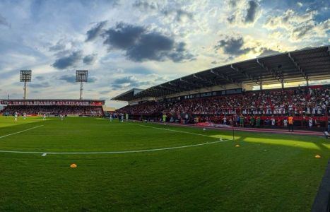 Estádio Antônio Accioly, do Atlético-GO, preparado para jogo da temporada 2025