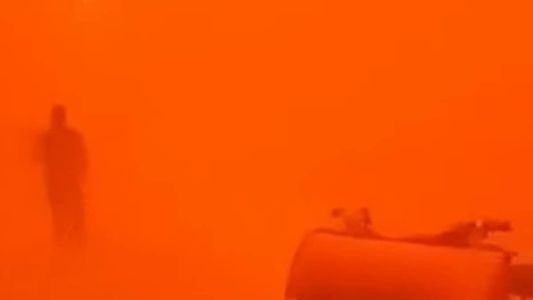 Atmosfera da cidade ficou alaranjada