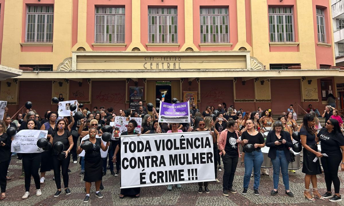 Grupos da sociedade civil cobram fim da violência contra a mulher em JF