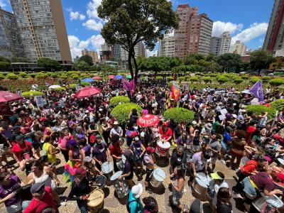 Manifestação na Praça Raul Soares foi o braço belo-horizontino da série de atos contra o feminicídio no Brasil