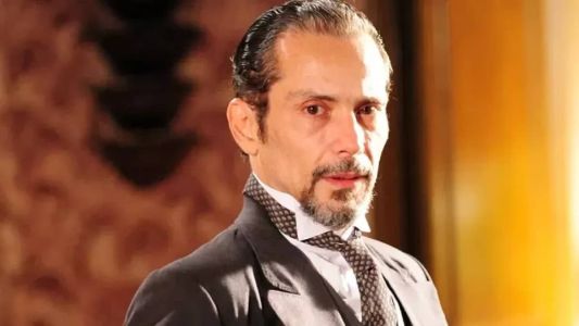 Ator foi encontrado morto por sua esposa, a atriz Claudia Provedel.