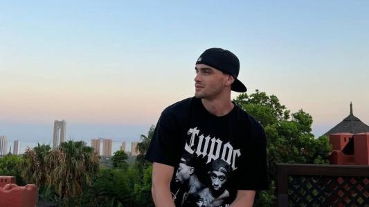 Ator espanhol de 22 anos foi detido na Itália
