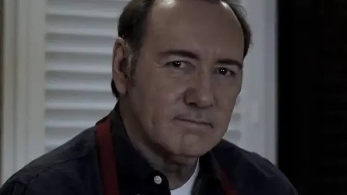 Acusado de nove crimes sexuais, Kevin Spacey é inocentado em julgamento