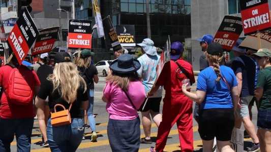 Atores de Hollywood entram em greve após contrato entre sindicato e representantes das produtoras vencer e não ser renovado