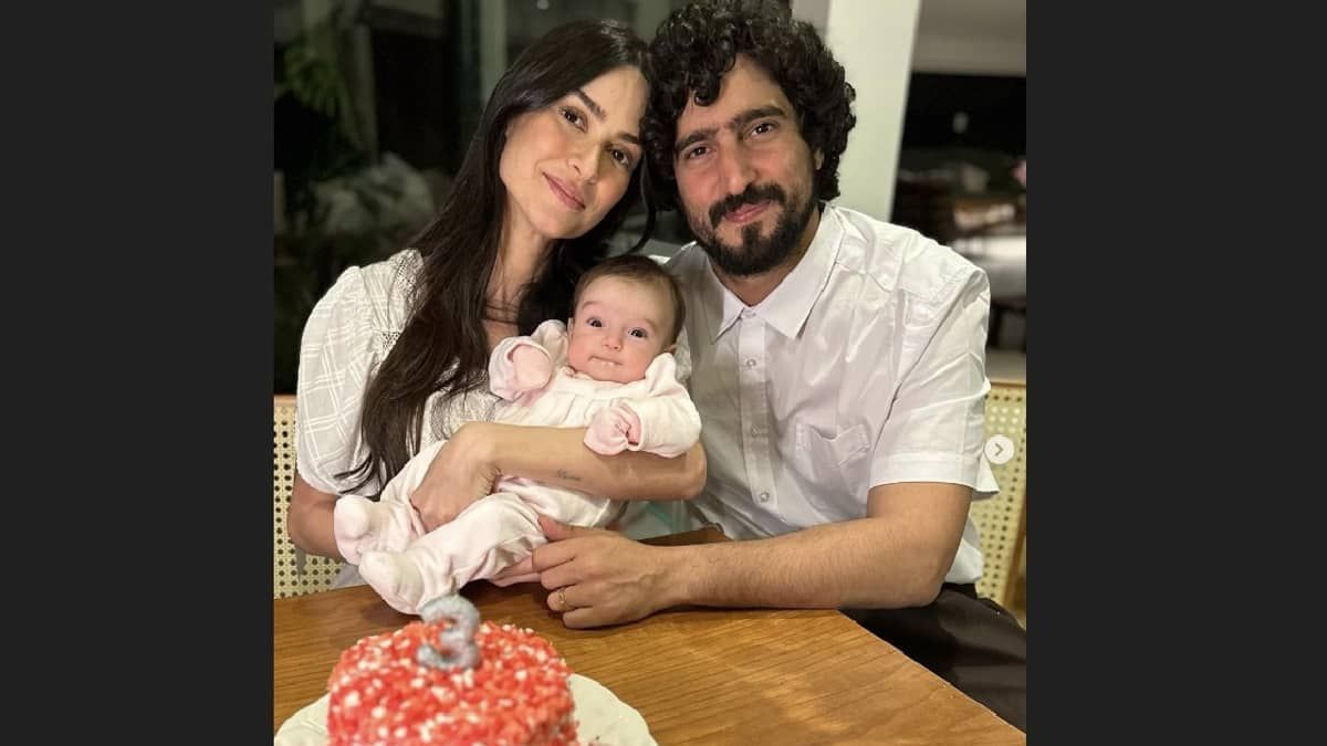 Atores comemoram ‘mêsversário’ e sucesso de cirurgia da pequena Tetê