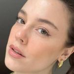 Alice Wegmann posta fotos completamente nua e 'derruba a internet'