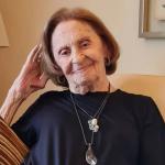 Laura Cardoso completa 96 anos e recebe presente inusitado