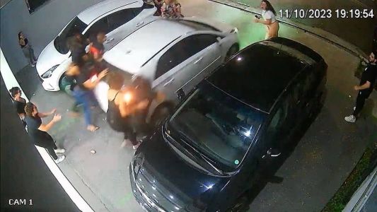 Atropelamento foi registrado por câmeras de segurança de salão de beleza