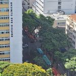 Ônibus atropela pedestre e é atingido por outro coletivo na Av. Rio Branco em Juiz de Fora