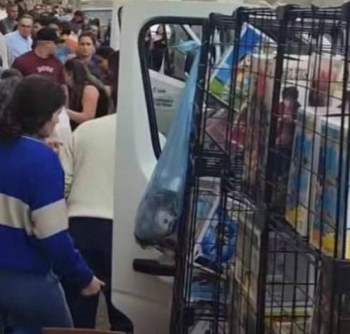 Idoso passa mal na direção, perde controle e atropela 13 em festa junina em MG