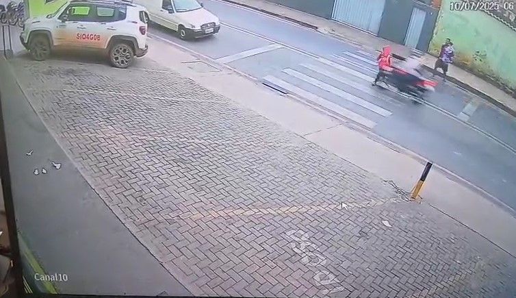 Vídeo: mulher atropela menino na faixa de pedestre e é agredida pelo pai da criança em Itabira