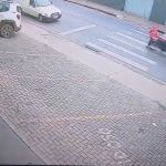 Vídeo: mulher atropela menino na faixa de pedestre e é agredida pelo pai da criança em Itabira