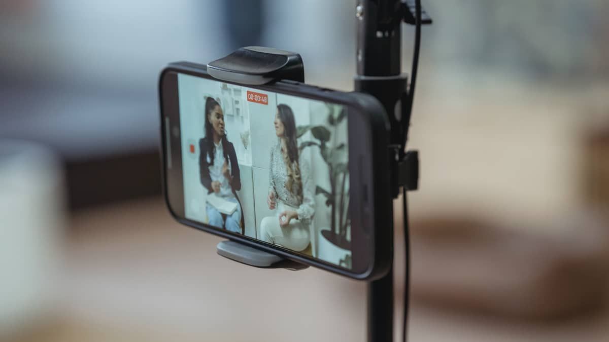 França aprova lei para regular atuação de influenciadores