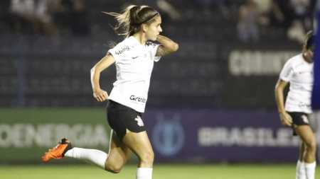 Atual campeão, o Corinthians ficou com a última vaga nas semis