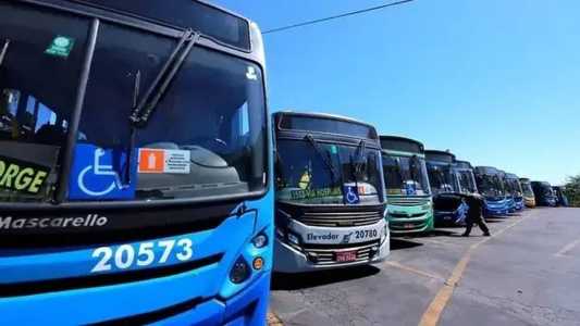 Atualmente, o contrato de transporte público do município é praticado de forma emergencial e tem vigência temporária até a retomada da licitação
