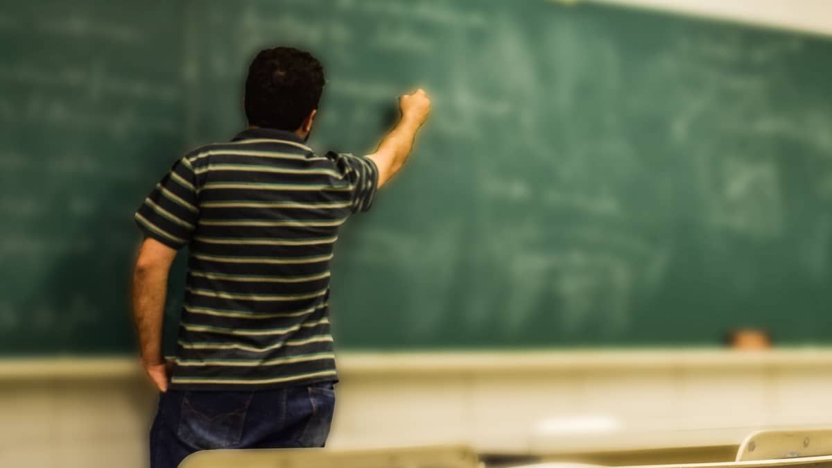 Uberaba vai abrir concurso público para 550 professores até novembro deste ano