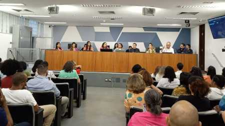 Audiência pública discute fechamento de vagas para adolescentes e crianças em instituições de acolhimento em BH