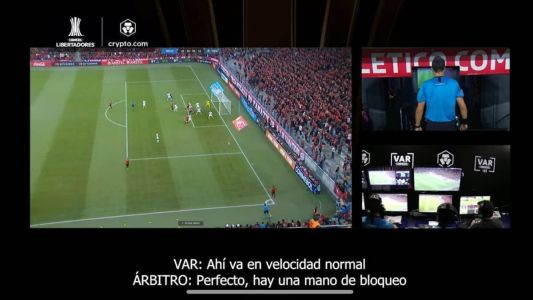 Áudio da Conmebol mostrou como o árbitro decidiu dar pênalti para o Athletico-PR