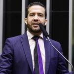 Em áudio, Janones diz que assessores devem ajudar a pagar dívidas de campanha