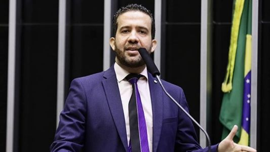 Áudios vazados do deputado André Janones mostram irritação do parlamentar com primo e com assessores