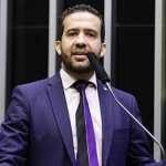 Janones: áudios vazados mostram deputado acusando primo de ‘querer roubar milhões’