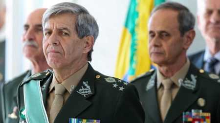 Augusto Heleno afirmou que não vai comentar delação de Mauro Cid