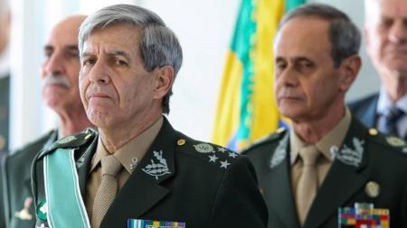 Augusto Heleno afirmou que não vai comentar delação de Mauro Cid