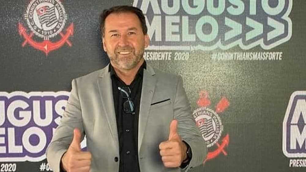 Presidente do Corinthians cita conversa com Rodrigo Caetano e aponta perfil de futuro executivo