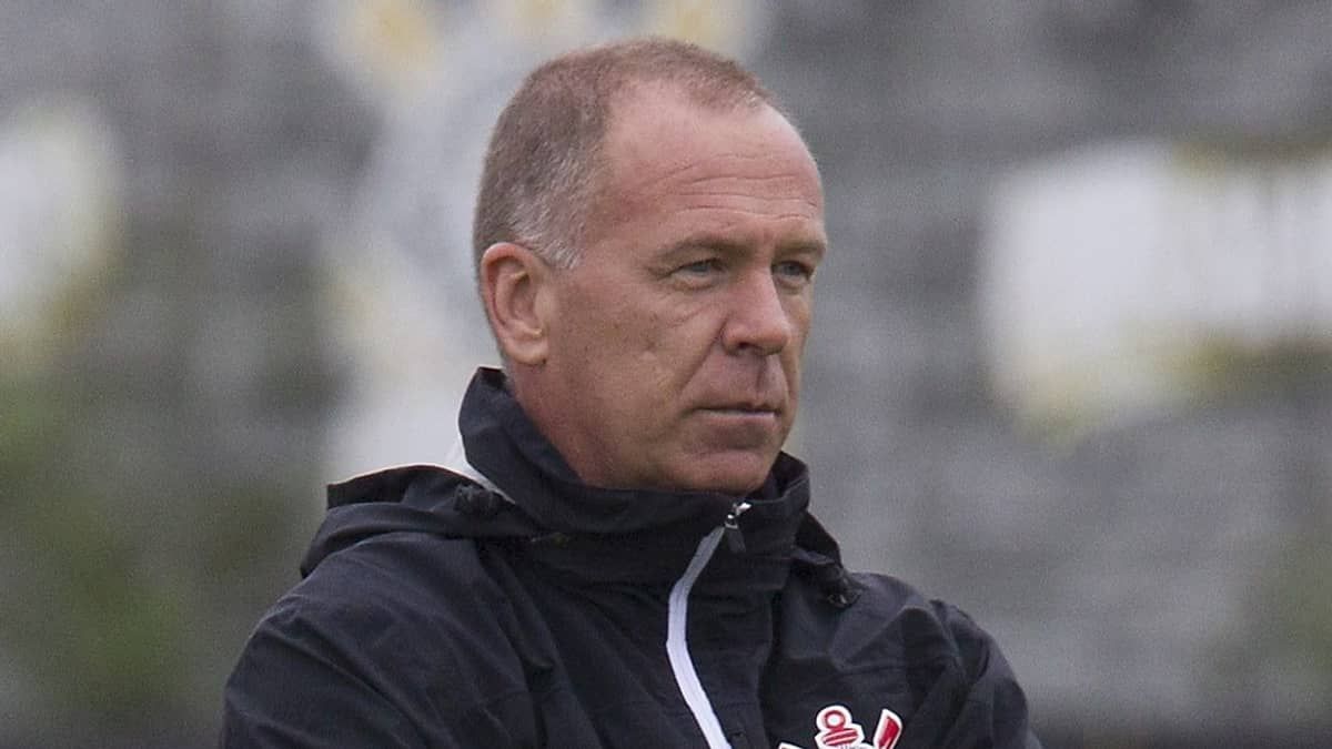 Augusto Melo cita falta de “grandeza” de Duilio ao não consultá-lo em contratação de Mano ao Corinthians