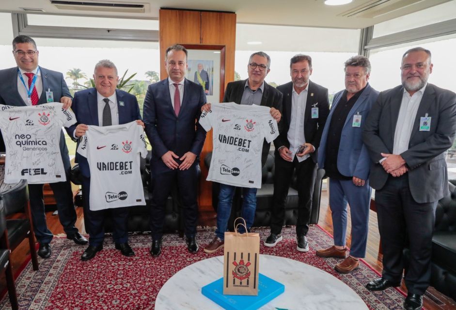 Presidente da Caixa atualiza negociações com Corinthians por quitação da Arena