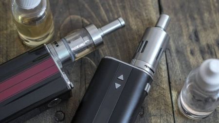 Aumento do consumo dos 'vapes' preocupa autoridades de saúde
