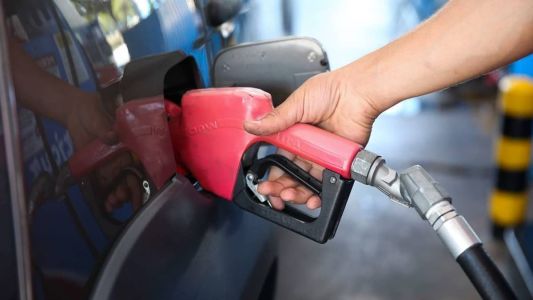 O aumento de 5,18% no preço da gasolina fez o item transporte ter o maior impacto no IPCA-15